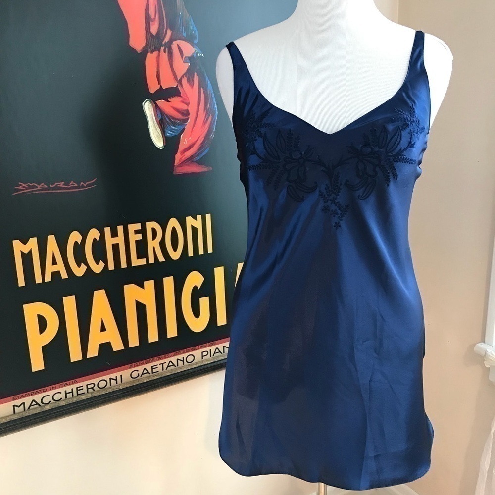 ERIKATAYLOR:Classy Flower Embroidered Navy Chemise